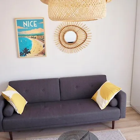 Proche De Liberation Avec Balcon Ensoleille Nice
